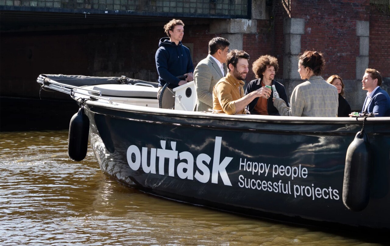 Outtask: merkidentiteit en website